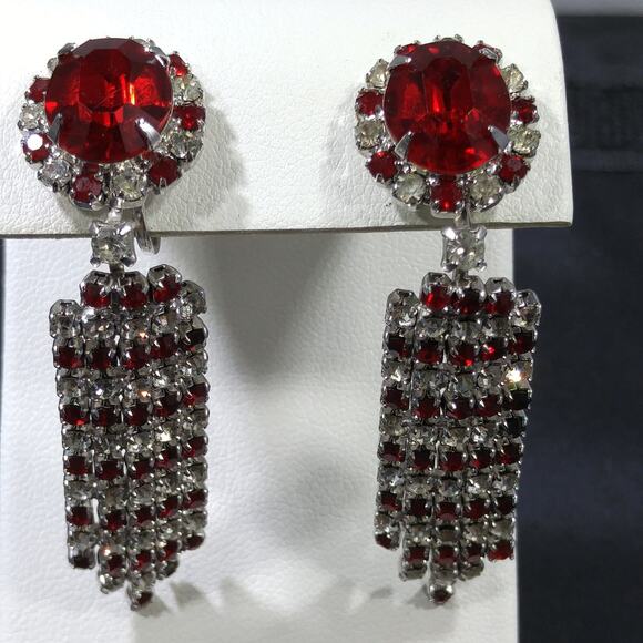 Red & Clear Long Rhinestone Earrings, Dangle , 1960s Vintage Jewelry - Picture 4 of 10